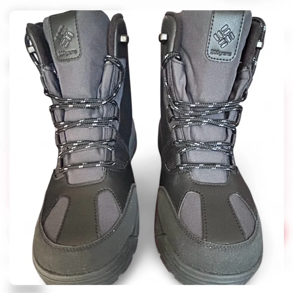 COLUMBIA Men's Black Waterproof Insulated Boots 9.5, 200 grams. NWOT in Box